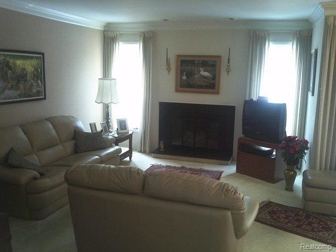LIVING ROOM 3.jpg
