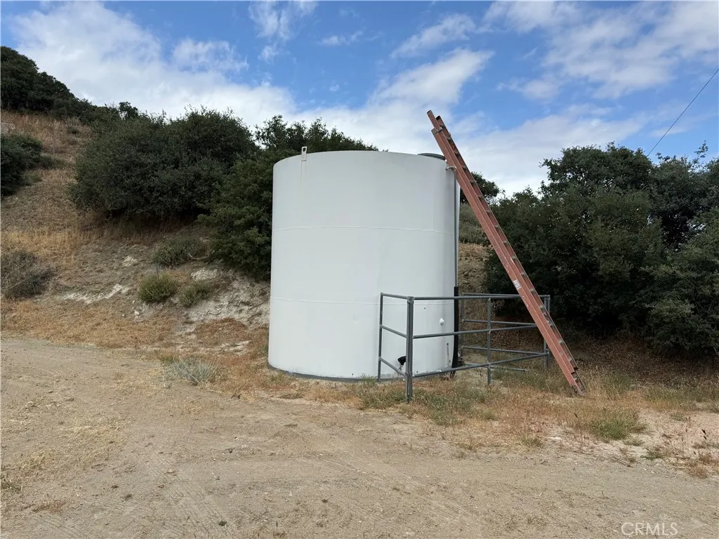 35442 Lancaster Road Lancaster, CA 93535 - Photo 11 of 26 a view of a dry yard with wooden fence