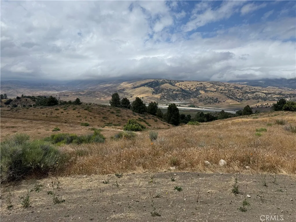 35442 Lancaster Road Lancaster, CA 93535 - Photo 23 of 26 a view of a dry yard with wooden fence