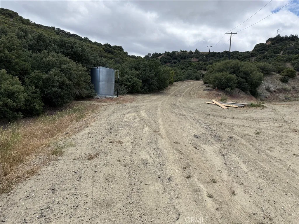 35442 Lancaster Road Lancaster, CA 93535 - Photo 6 of 26 a view of a dry yard with green space
