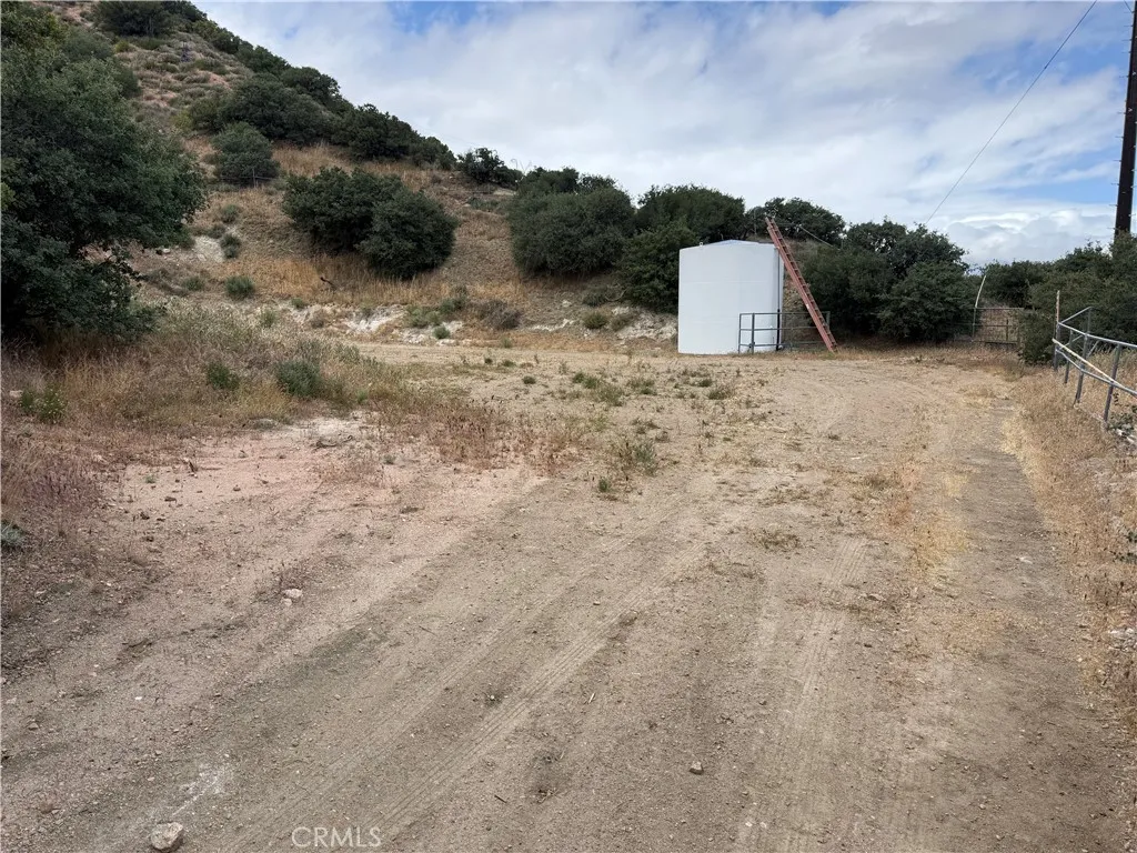 35442 Lancaster Road Lancaster, CA 93535 - Photo 9 of 26 a view of a dry yard with a mountain