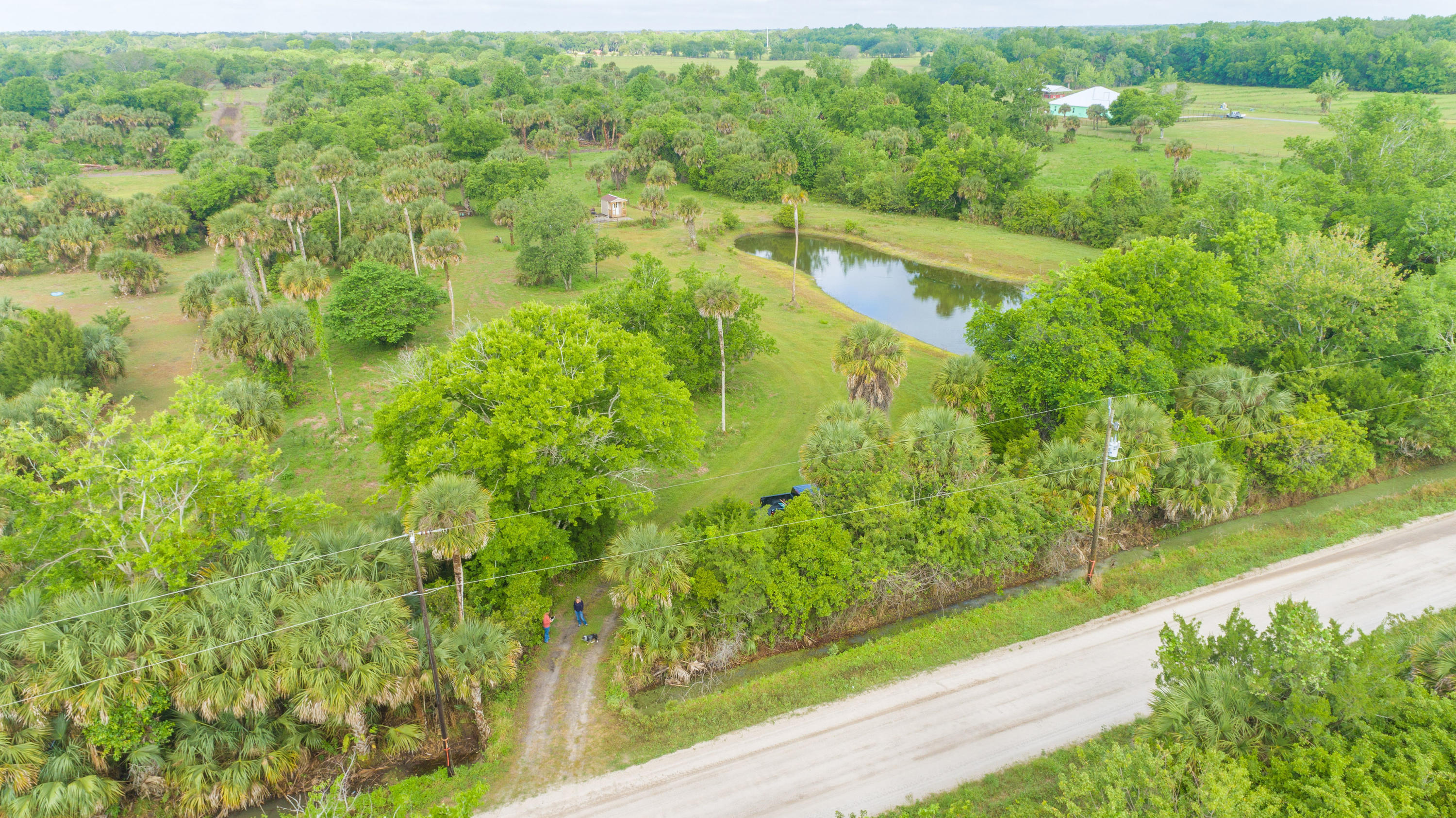 1560 County Line Road Oak Hill, FL 32759 - Photo 15 of 22 Entrance