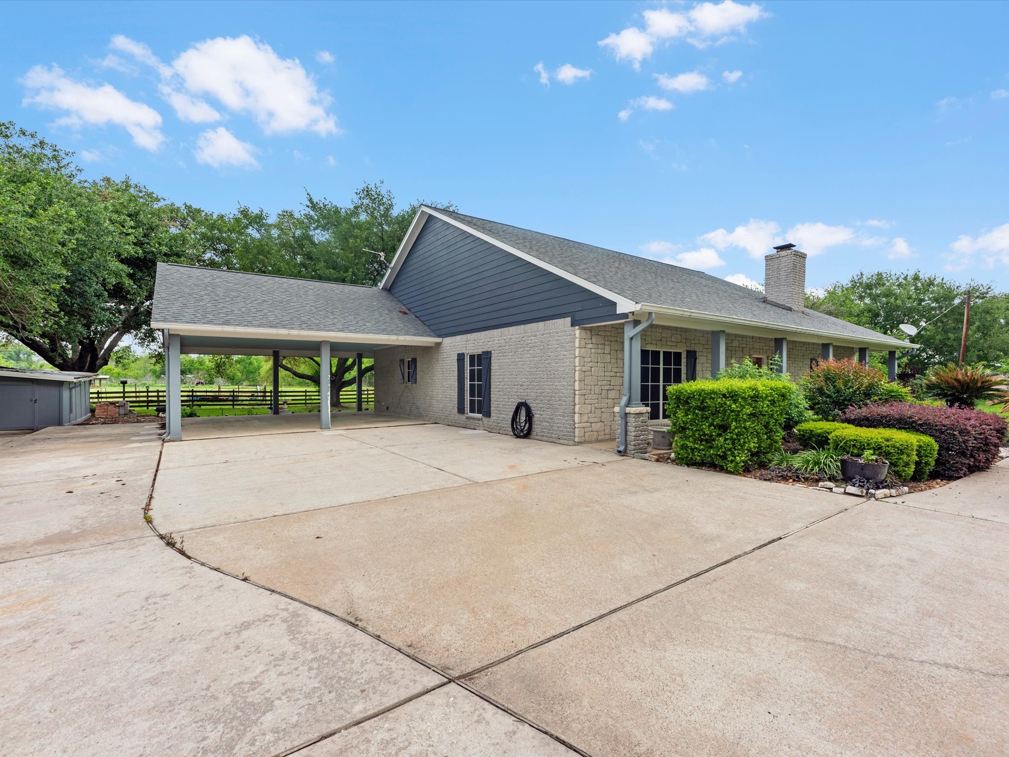 2600 Euell Road Crosby, TX 77532 - Photo 7 of 42 Plenty of parking space