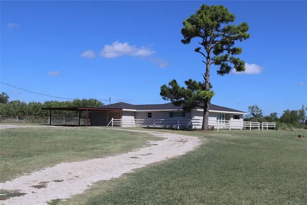 $329,900 | 220 Highway 380, Jacksboro, TX 76458