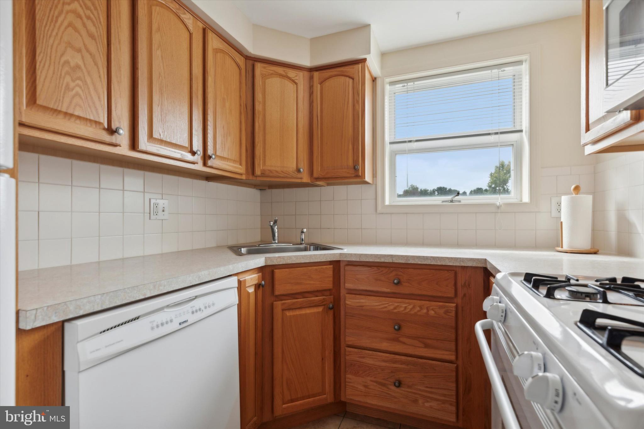 23 Windsor Road, Unit 2 Glenside, PA 19038 - Photo 5 of 14