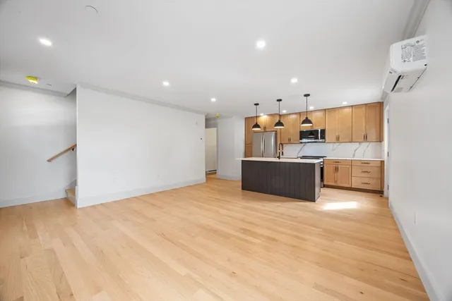 $699,000 | 9 Swan Street, Unit 3, Beverly, MA 01915