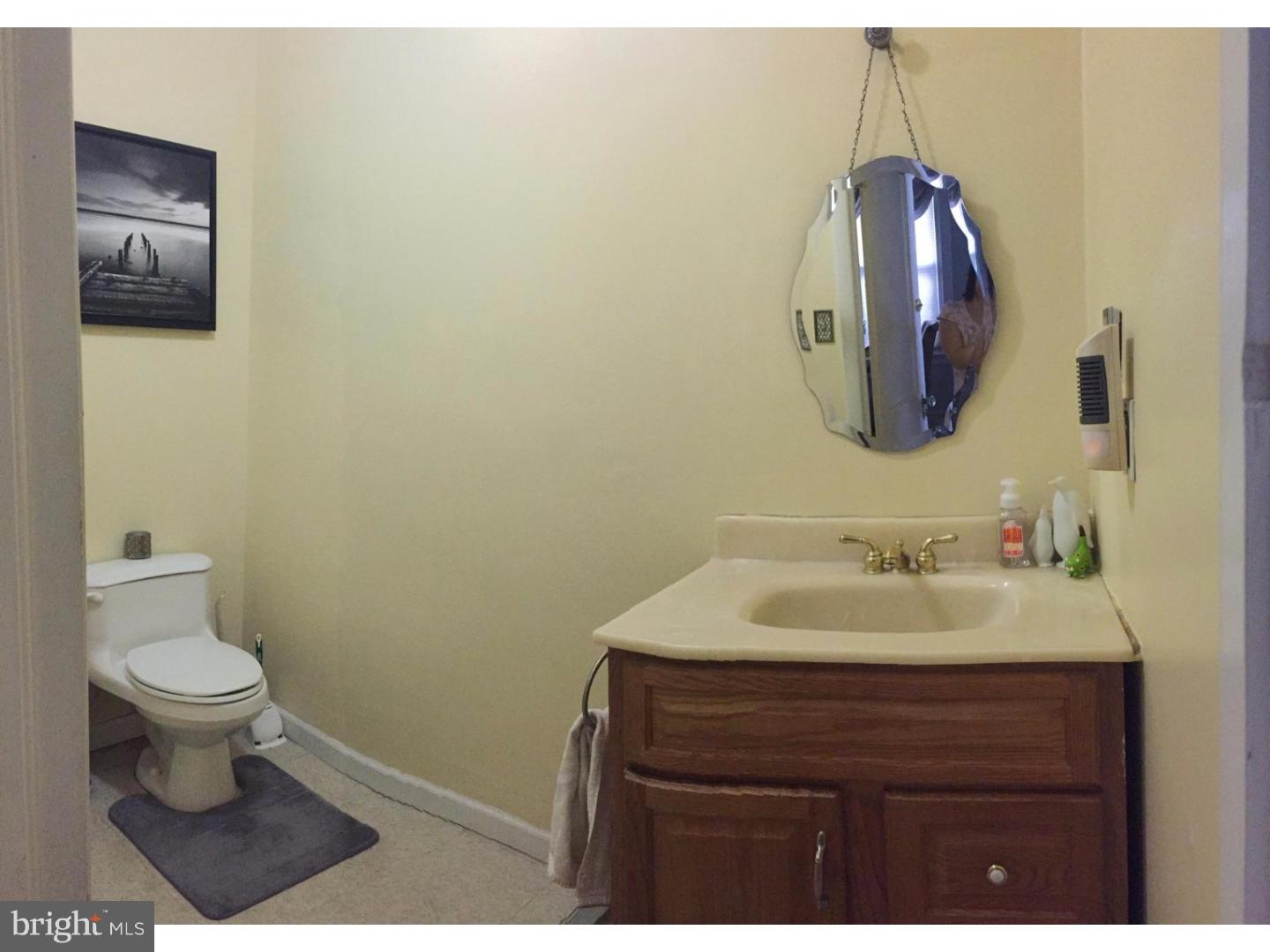 216 Glencoe Road Upper Darby, PA 19082 - Photo 14 of 14 Bathroom