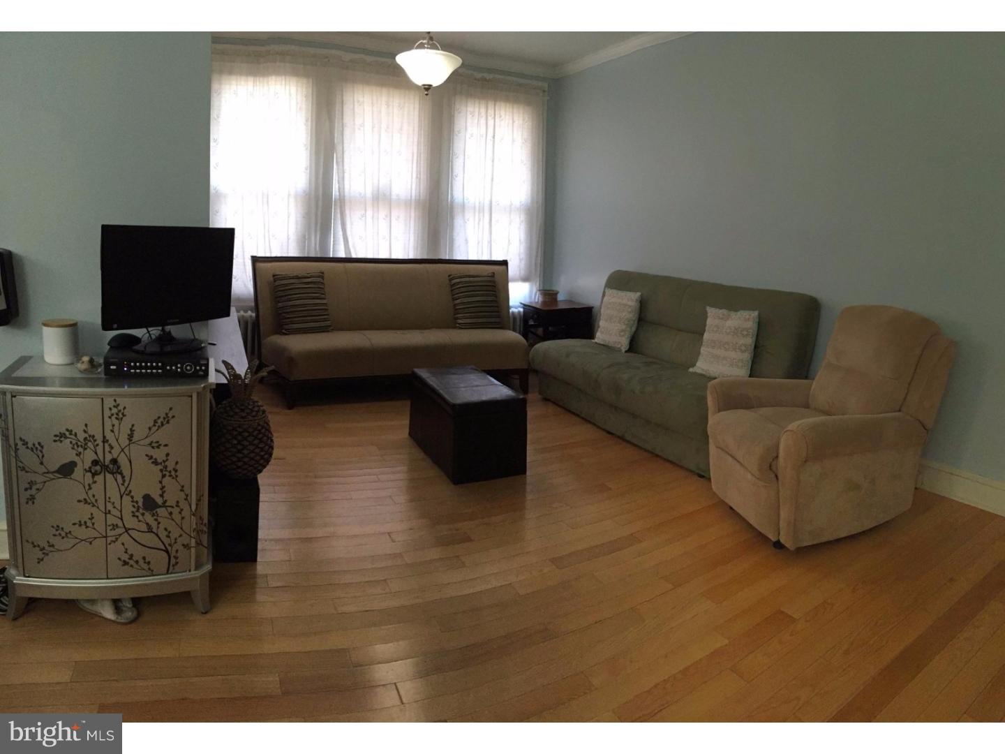 216 Glencoe Road Upper Darby, PA 19082 - Photo 3 of 14 Living Room