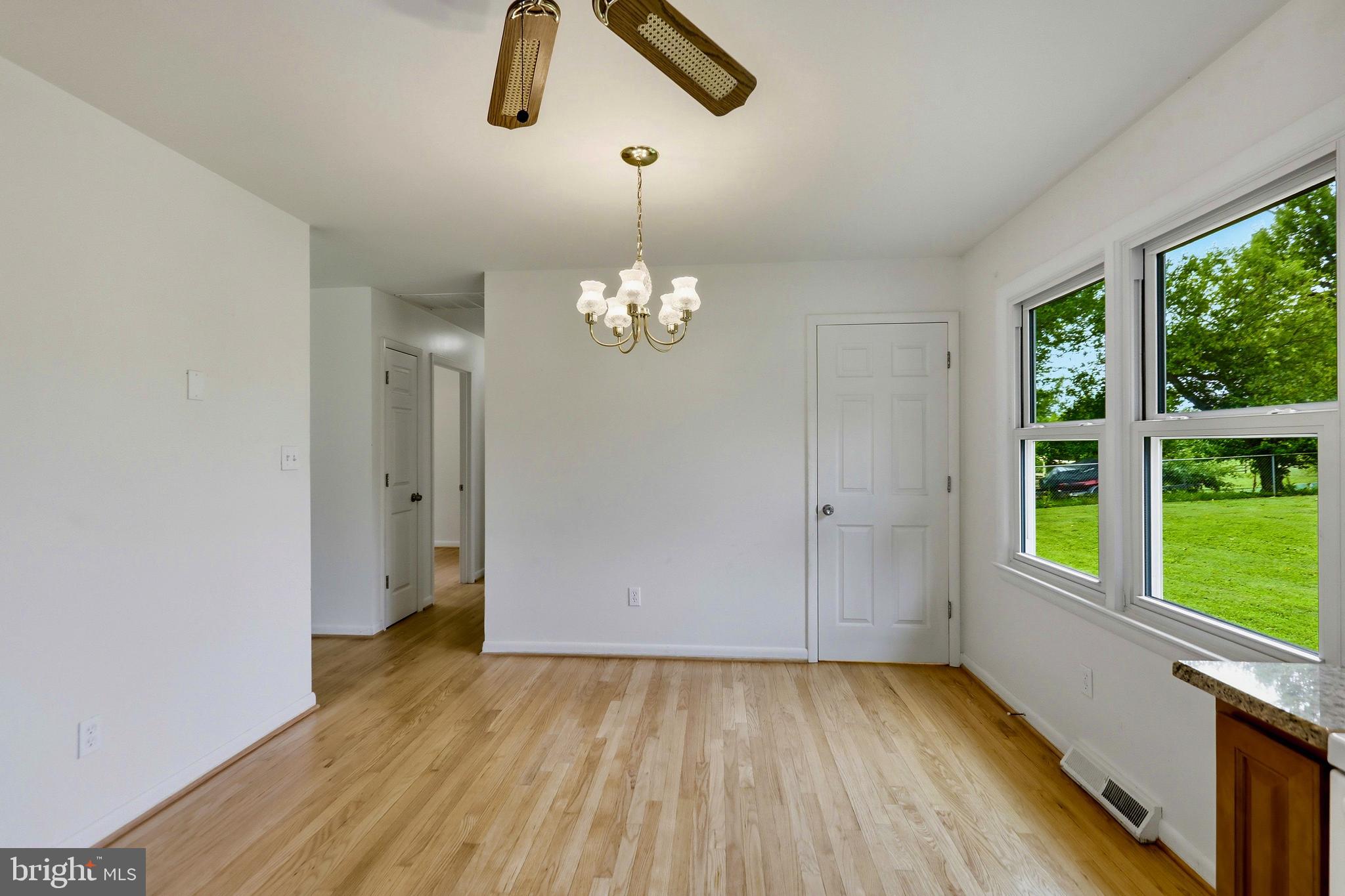9787 Lees Mill Road Warrenton, VA 20186 - Photo 17 of 35 Dining area