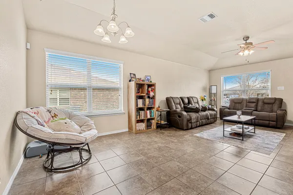 $344,999 | 917 Brookview Drive, Copperas Cove, TX 76522