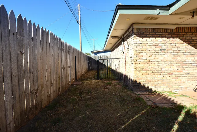 $2,100 | 815 7th Street, Wolfforth, TX 79382