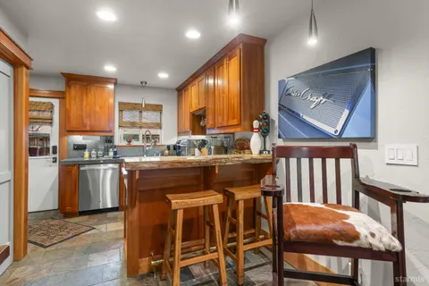 $1,595,000 | 962 Modesto Avenue, South Lake Tahoe, CA 96150