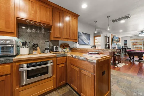 $1,595,000 | 962 Modesto Avenue, South Lake Tahoe, CA 96150