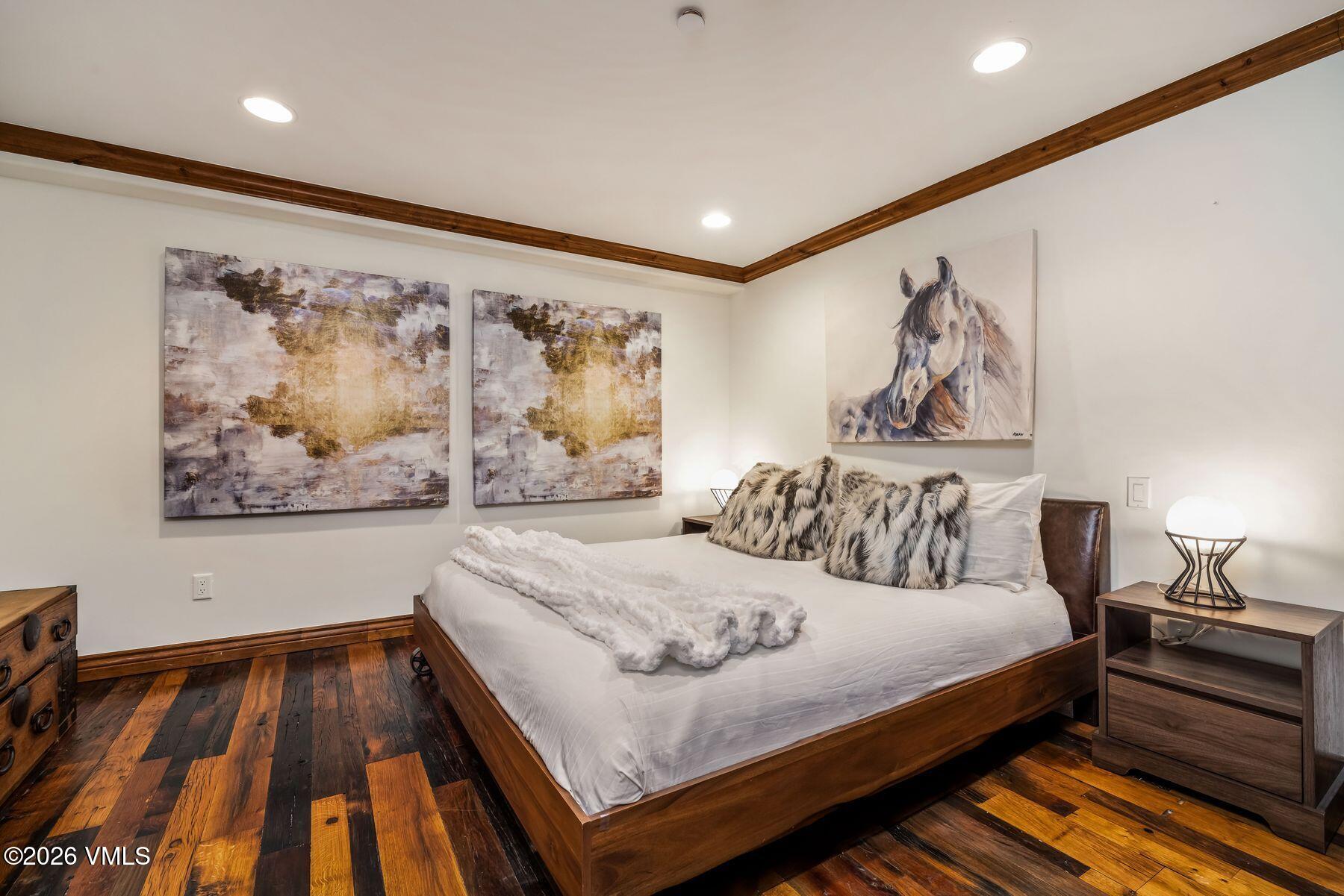 12 Vail Road, Unit R8 Vail, CO 81657 - Photo 37 of 41 a bedroom with a bed and a painting on the wall