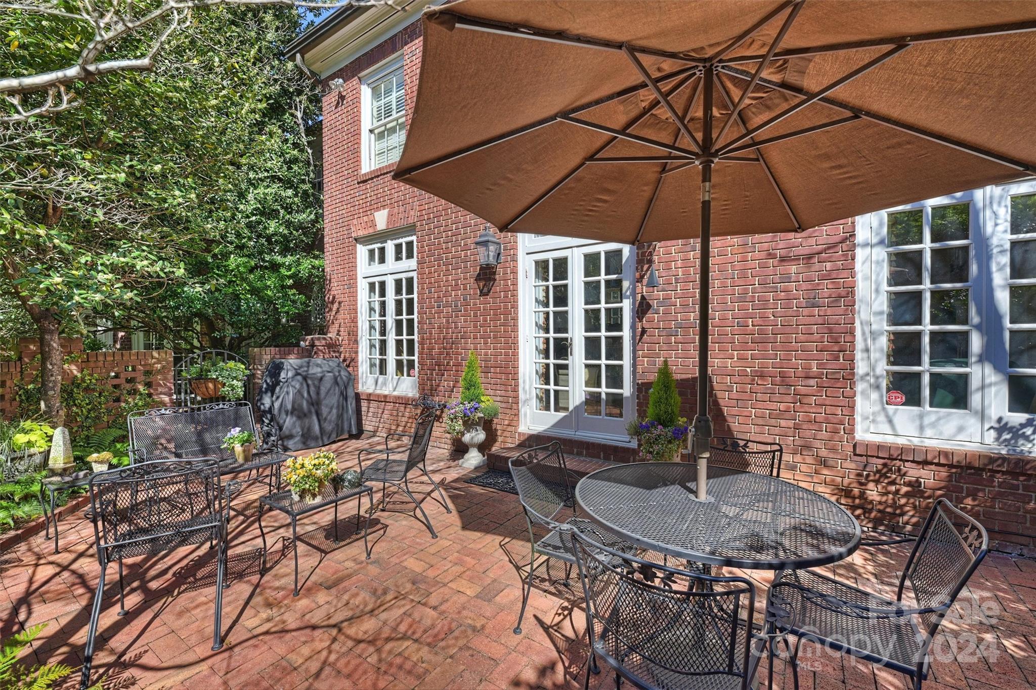1905 Queens Road Charlotte, NC 28207 - Photo 43 of 44 a table and chairs in the patio