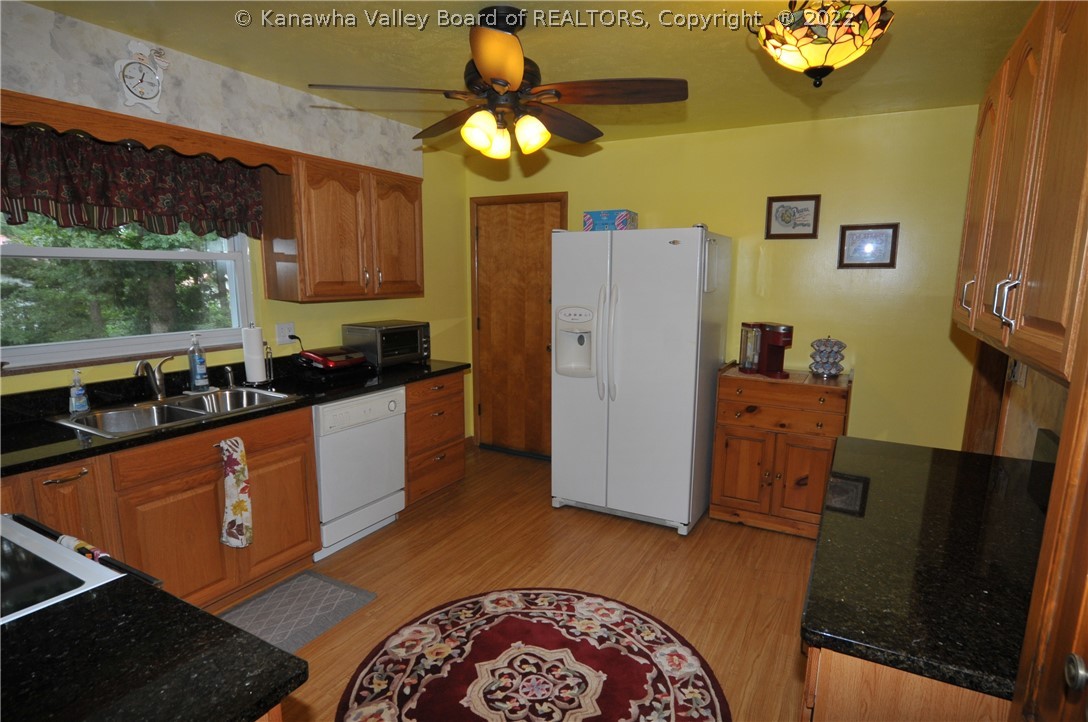 1820 Huber Road Charleston, WV 25314 - Photo 7 of 30 Kitchen
