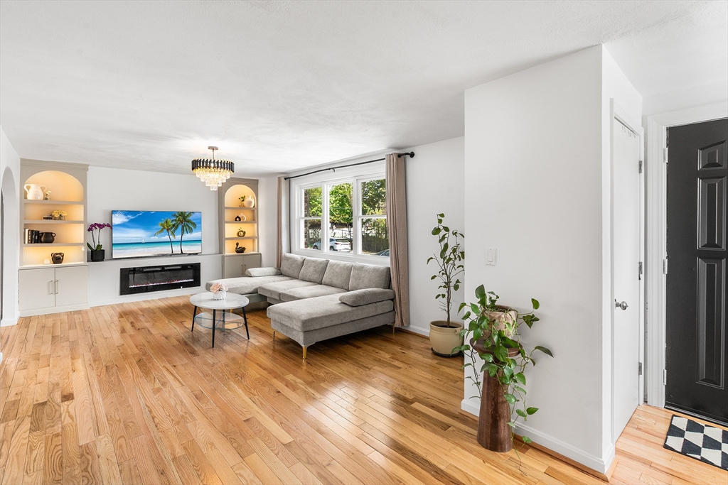 15 Fensmere Road Boston, MA 02132 - Photo 4 of 31