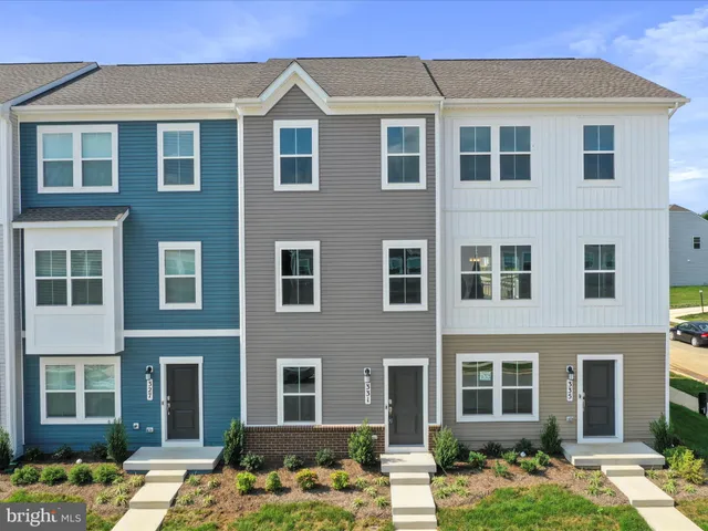 $1,800 | 331 Sandy Btm Circle, Ranson, WV 25438