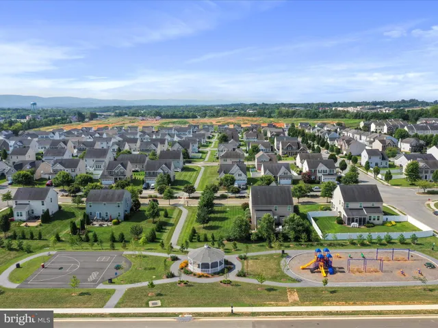 $1,800 | 331 Sandy Btm Circle, Ranson, WV 25438