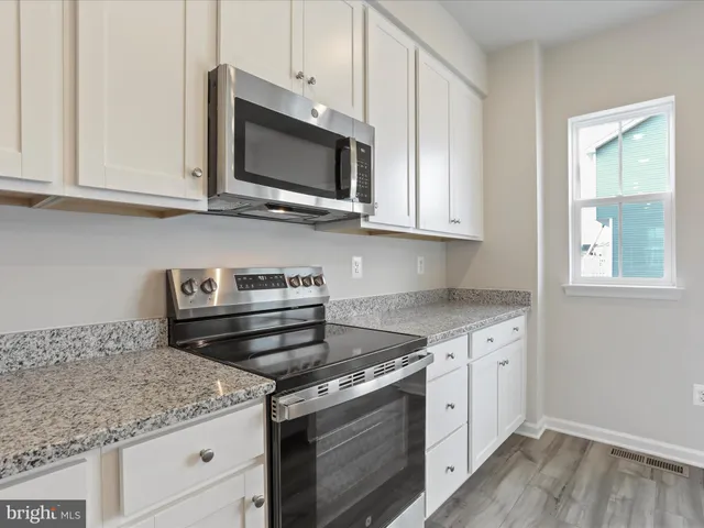 $1,800 | 331 Sandy Btm Circle, Ranson, WV 25438