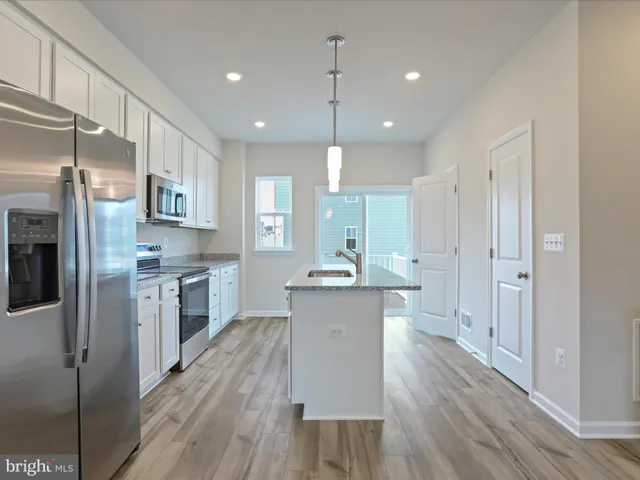 $1,800 | 331 Sandy Btm Circle, Ranson, WV 25438