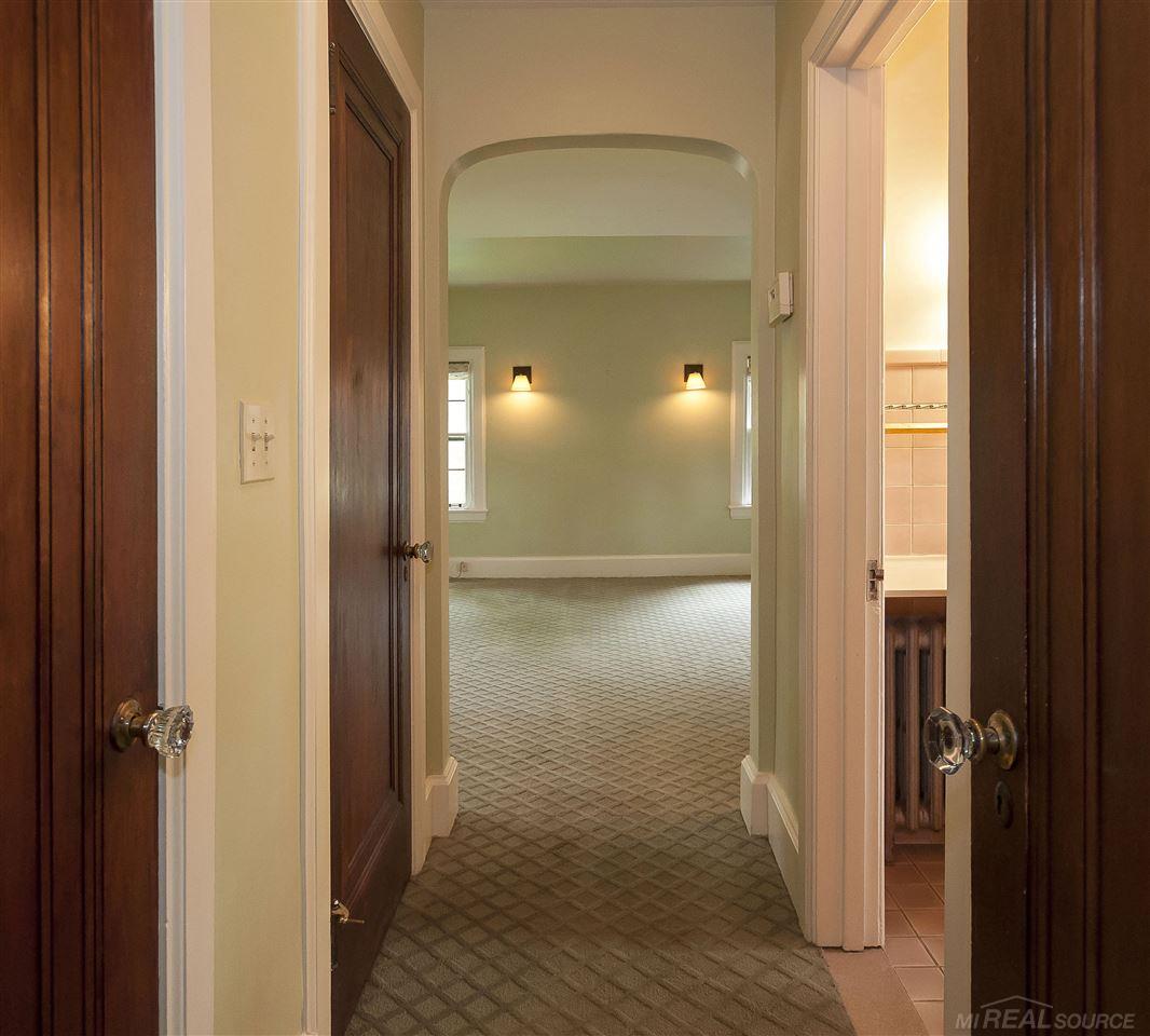 1387 Bishop Road Grosse Pointe, MI 48230 - Photo 30 of 40 31351789-29.JPG