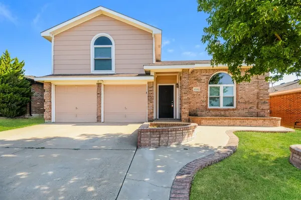 $2,015 | 10208 Dawson Trail, Fort Worth, TX 76108