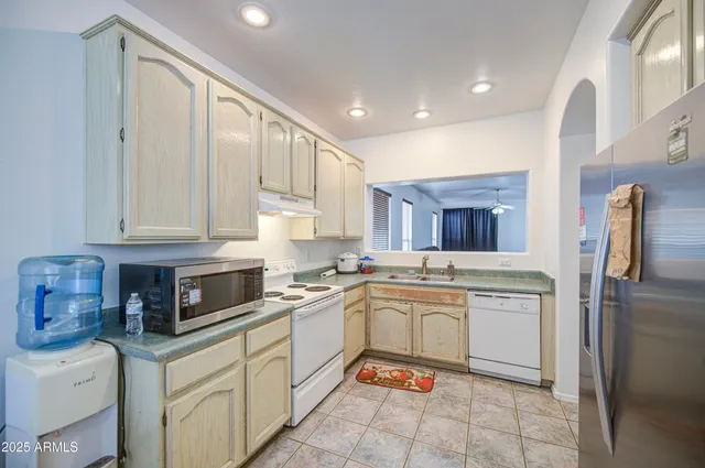 $2,000 | 8317 North 61st Lane, Glendale, AZ 85302