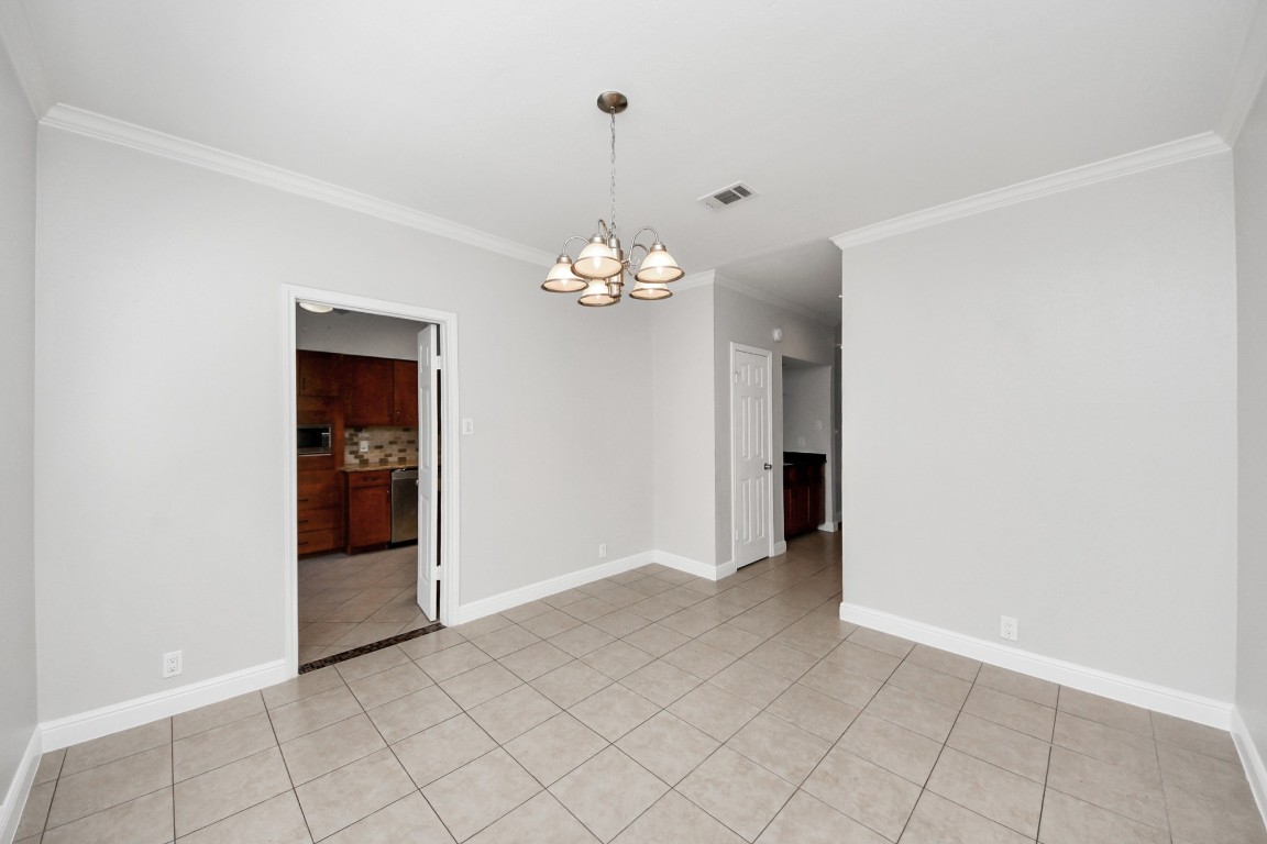 2468 Bering Drive Houston, TX 77057 - Photo 11 of 30 Dining space ideal for family meals or hosting special occasions.