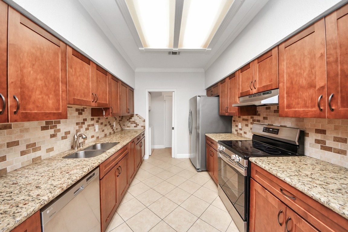 2468 Bering Drive Houston, TX 77057 - Photo 9 of 30 Well-appointed kitchen with generous counter space and abundant cabinetry.
