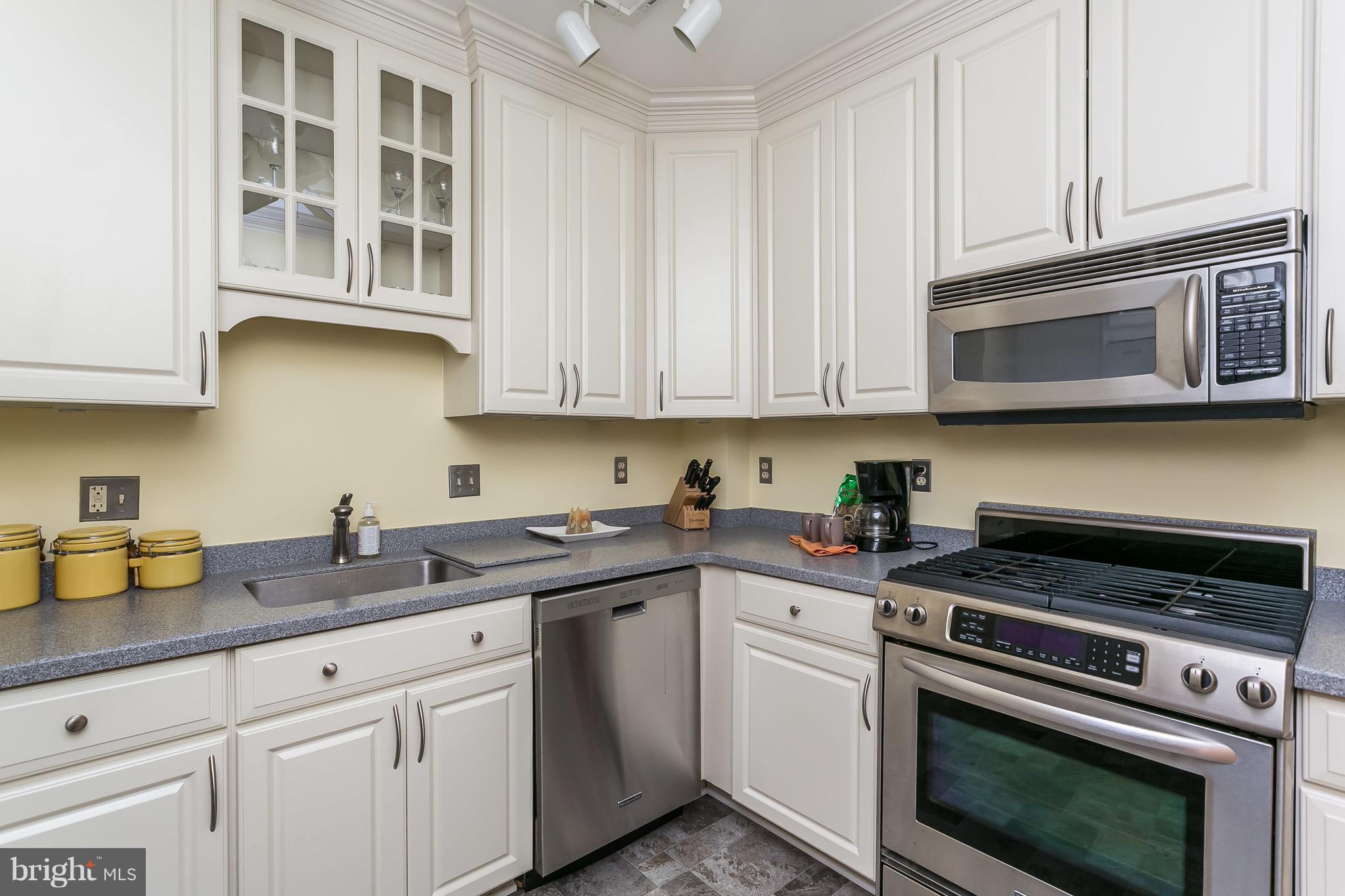 221 Ridgemede Road, Unit 205 Baltimore, MD 21210 - Photo 11 of 26 Kitchen