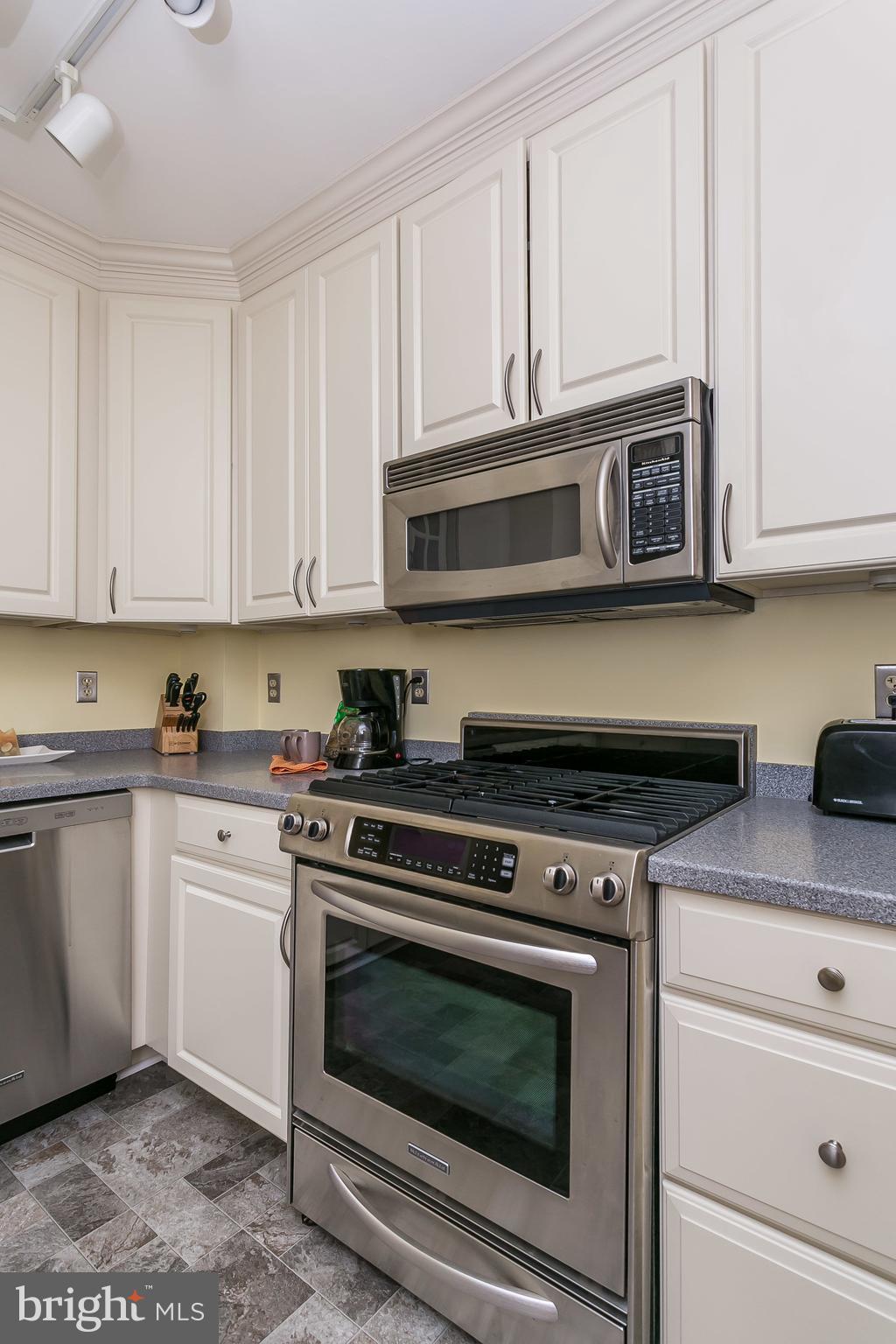 221 Ridgemede Road, Unit 205 Baltimore, MD 21210 - Photo 15 of 26 Kitchen