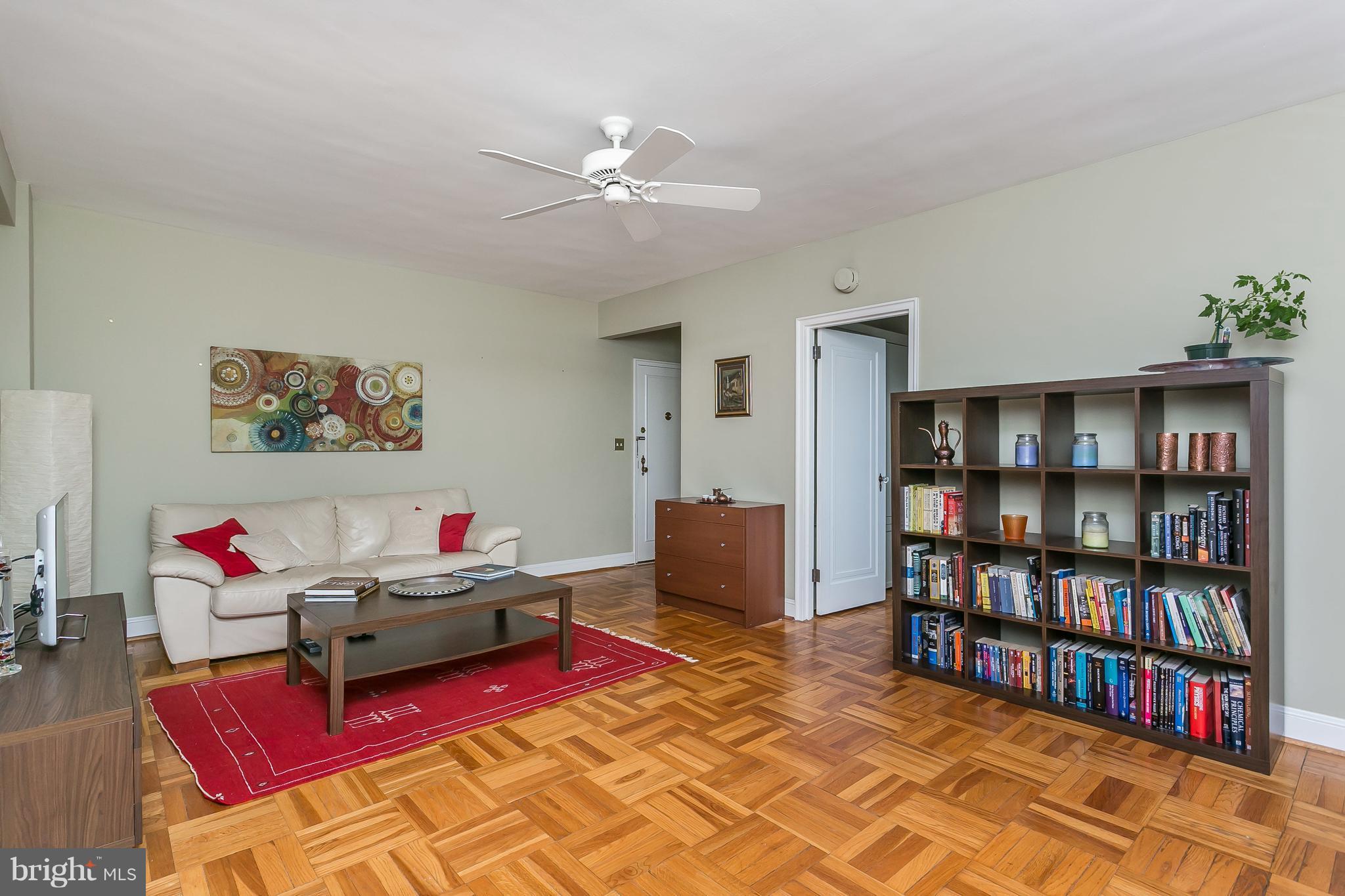 221 Ridgemede Road, Unit 205 Baltimore, MD 21210 - Photo 5 of 26 Living Room