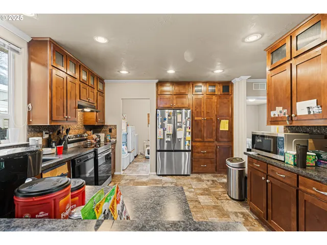 $300,000 | 22170 Tiller Trail Highway, Days Creek, OR 97429