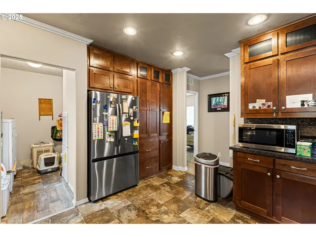 $300,000 | 22170 Tiller Trail Highway, Days Creek, OR 97429