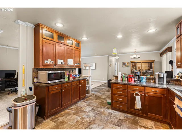 $300,000 | 22170 Tiller Trail Highway, Days Creek, OR 97429