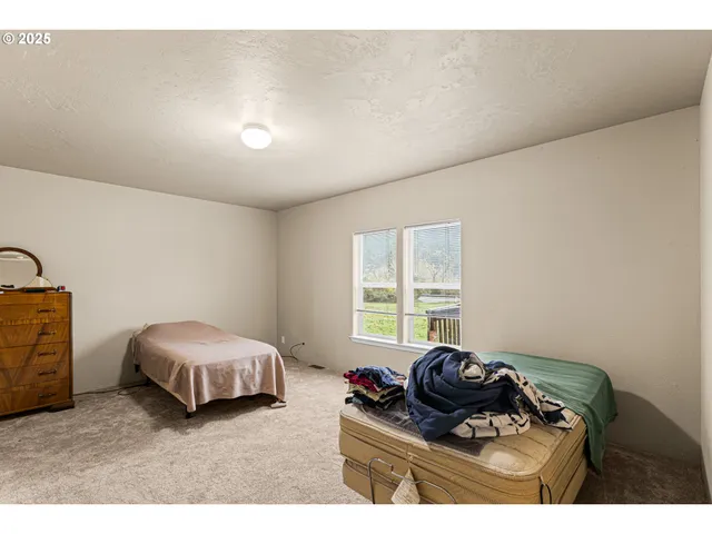 $300,000 | 22170 Tiller Trail Highway, Days Creek, OR 97429