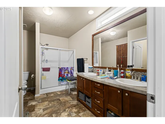 $300,000 | 22170 Tiller Trail Highway, Days Creek, OR 97429