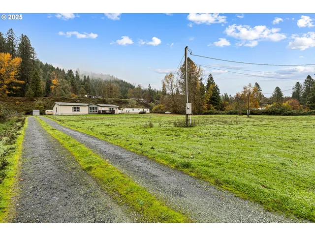 $300,000 | 22170 Tiller Trail Highway, Days Creek, OR 97429