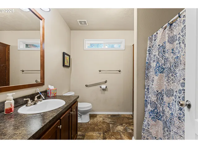 $300,000 | 22170 Tiller Trail Highway, Days Creek, OR 97429