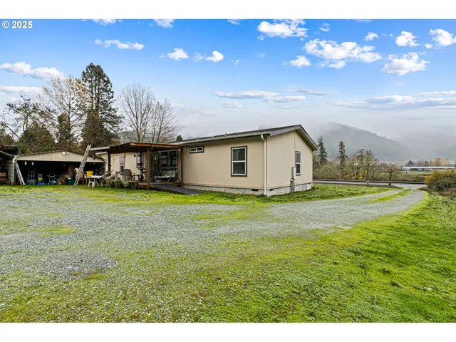$300,000 | 22170 Tiller Trail Highway, Days Creek, OR 97429
