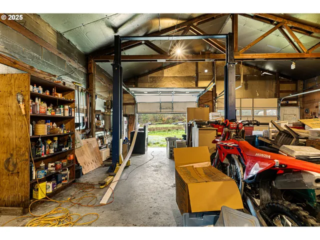 $300,000 | 22170 Tiller Trail Highway, Days Creek, OR 97429