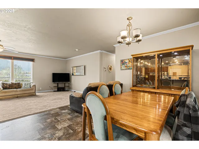 $300,000 | 22170 Tiller Trail Highway, Days Creek, OR 97429