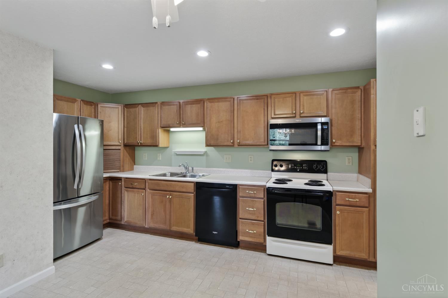 5694 Bridgetown Road, Unit 15 Cincinnati, OH 45248 - Photo 16 of 66 Gallery Image 16