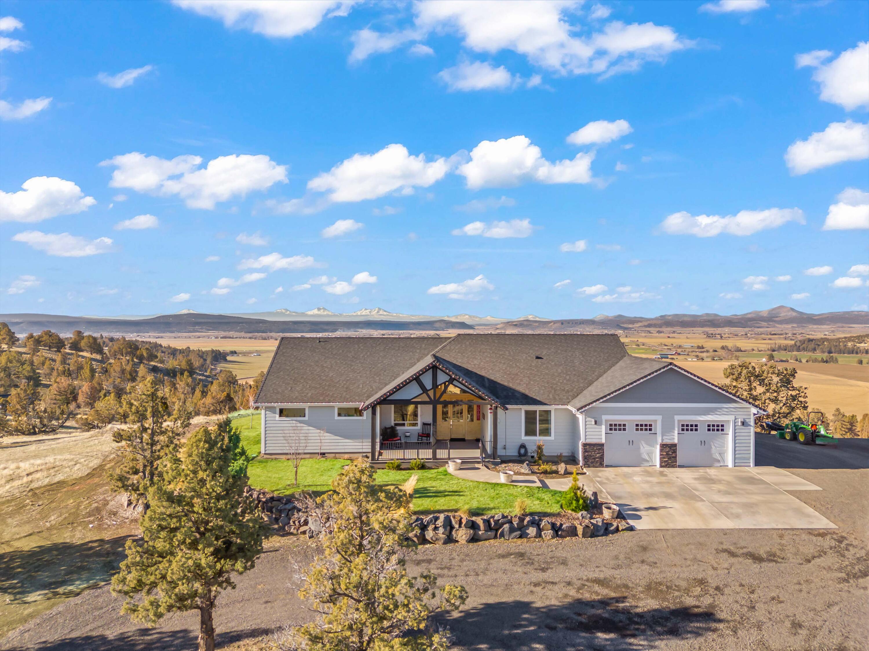 5582 North Mckay Road Prineville, OR 97754 - Photo 3 of 54 a front view of a house with a yard