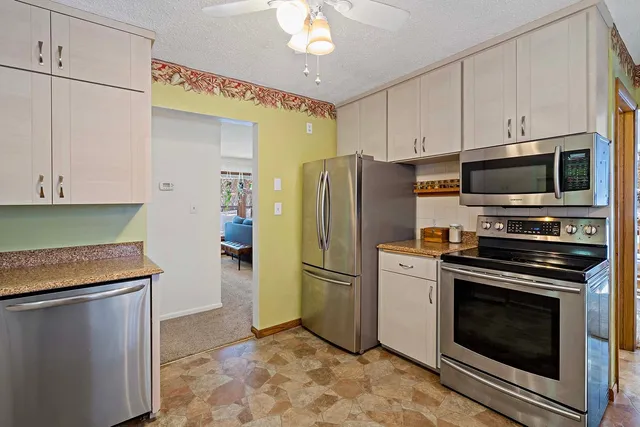 $449,900 | 13960 Paris Avenue North, Stillwater, MN 55082