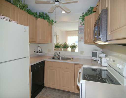 9 Caddy Rock Road, Unit 9B North Kingstown, RI 02852 - Photo 4 of 8 Kitchen.
