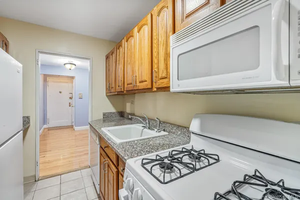 $2,350 | 102-55 67th Road, Unit 2V | Forest Hills Ward