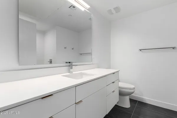 $1,999 | 531 East Willetta Street, Unit 102, Phoenix, AZ 85004