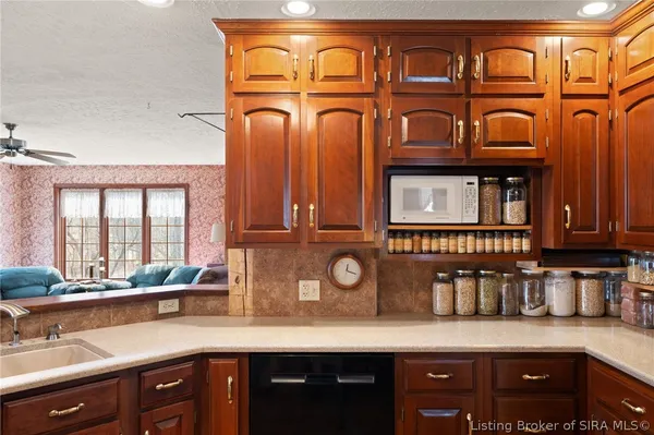 $849,900 | 925 West Oakwood Lane, Paoli, IN 47454